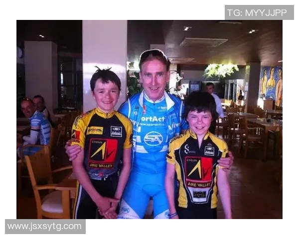 从青涩少年到足球巨星的成长之路:那些闪耀的名字与传奇故事 从青涩少年到足球巨星的成长之路:那些闪耀的名字与传奇故事