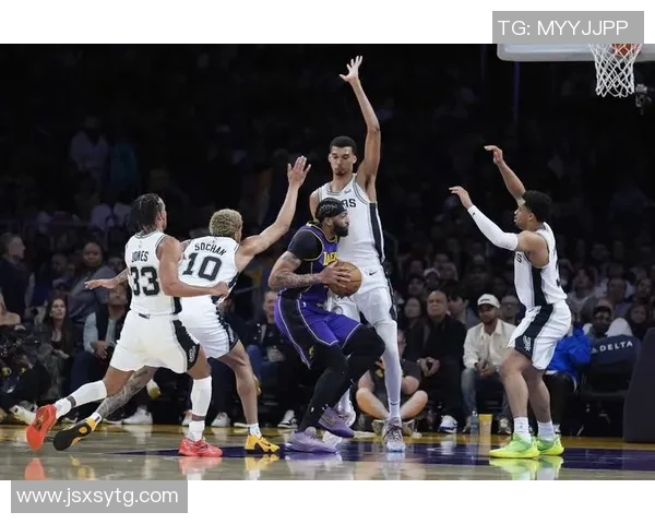 湖人西决对决马刺全景分析与赛季回顾展望未来对抗之路 湖人西决对决马刺全景分析与赛季回顾展望未来对抗之路
